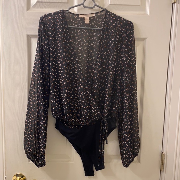 Forever 21 Tops - ⭐️Forever 21 wrap body suit.